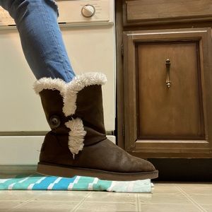 Brown boots very cozy size 7